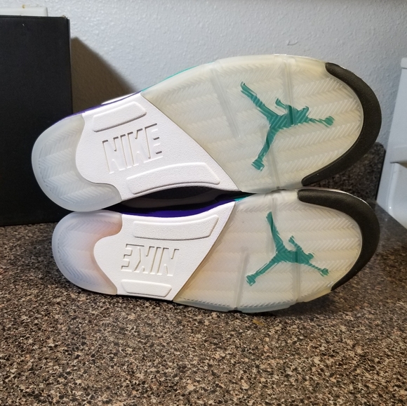 Nike Air Jordan 5 Retro NRG Fresh Prince / Grape 2018 AV3919-135 Size 12 Sneaker - Picture 4 of 6